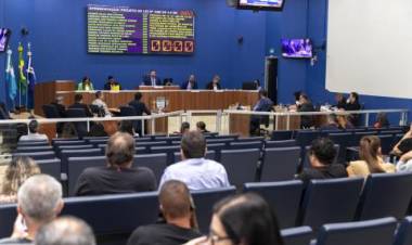 Vereadores aprovam retomada de área e instituem logomarca oficial da Câmara