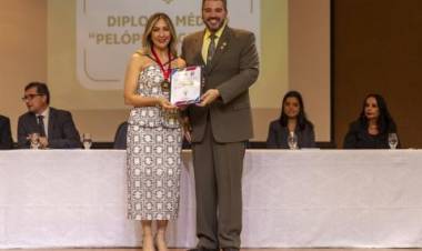 Câmara entrega homenagens para professores, médicos e dentistas