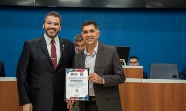Vereadores homenageiam pessoas com relevantes serviços prestados a comunidade e ao município