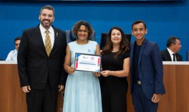 Tonhão homenageia personalidades com relevantes serviços prestados a comunidade três-lagoense