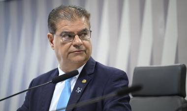 Juiz condena 10 pelo desvio de R$ 7 mi e suspende direitos políticos de Nelsinho por 12 anos,