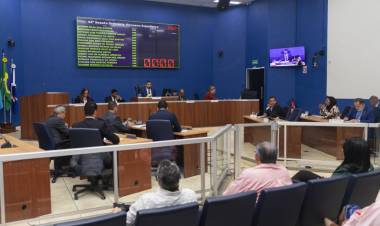 VEREADORES REALIZAM ÚLTIMA SESSÃO ORDINÁRIA DO ANO E APROVAM 10 PROJETOS