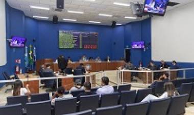 VEREADORES ENCERRAM PERÍODO LEGISLATIVO COM SESSÃO EXTRAORDINÁRIA E MUITAS APROVAÇÕES