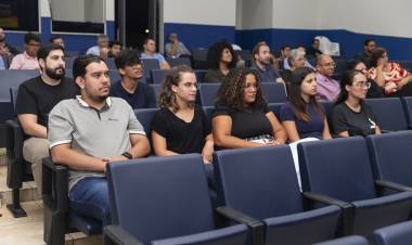 EXTENSÃO UNIVERSITÁRIA UNE CÂMARA E ALUNOS DE JORNALISMO DA AEMS