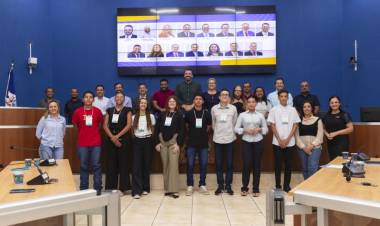 Jovens vereadores participam de formação e escolhem seus padrinhos