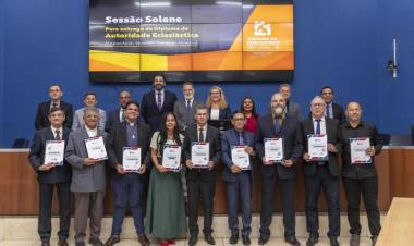CÂMARA HOMENAGEIA LIDERANÇAS RELIGIOSAS COM DIPLOMA DE AUTORIDADE ECLESIÁSTICA