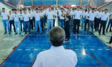 Prefeito participa da cerimônia de juramento à Bandeira Nacional e entrega de certificados de dispensa militar