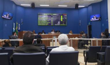 VEREADORES GARANTEM REAJUSTE E MELHORIAS AOS SERVIDORES E NOVO PRAZO PARA REGULARIZAÇÃO DE DÍVIDAS