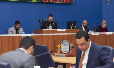 VEREADORES APROVAM REAJUSTE DE SERVIDORES E CONSCIENTIZAÇÃO SOBRE CIGARRO ELETRÔNICO EM ESCOLAS