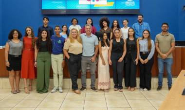 JOVENS VEREADORES REALIZAM 1ª SESSÃO DO PARLAMENTO JOVEM