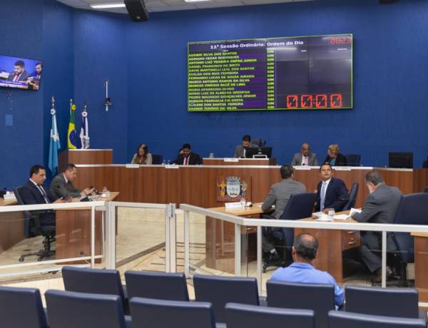 Vereadores aprovam oito projetos, homenagens e seminário sobre Autismo