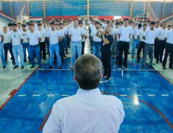 Prefeito participa da cerimônia de juramento à Bandeira Nacional e entrega de certificados de dispensa militar