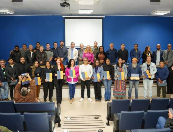 VEREADORES E PREFEITO PRESTIGIAM POSSE DE NOVOS CONSELHEIROS MUNICIPAIS