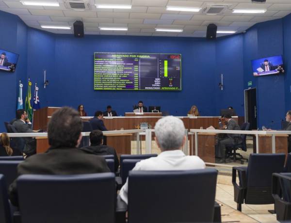 VEREADORES GARANTEM REAJUSTE E MELHORIAS AOS SERVIDORES E NOVO PRAZO PARA REGULARIZAÇÃO DE DÍVIDAS