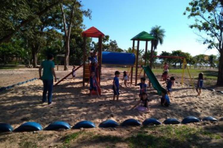 Novo Parquinho do Balneário Municipal de Três Lagoas é inaugurado com visita de crianças do CEI Nilza Tebet Thomé