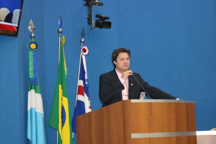 Presidente da Câmara de vereadores André Bittencourt explana sobre o  Projeto de Lei  que autoriza o deslocamento do SAMU para redes privadas.
