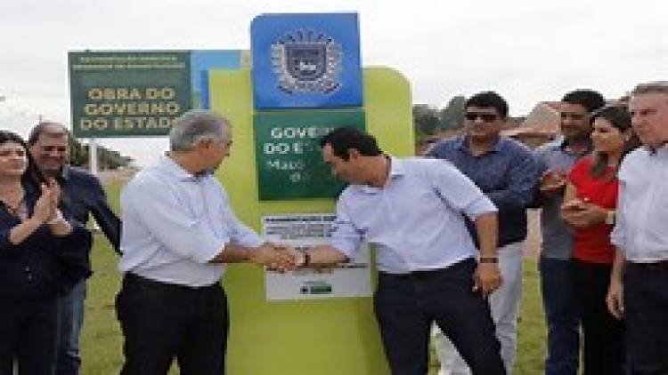 Governador inaugura pavimentação de avenida e sistema de tratamento de água em Selvíria