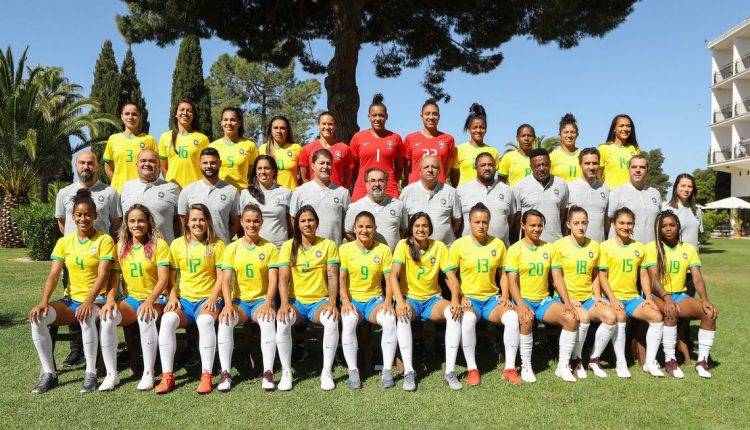 Em época de Copa do Mundo, mural em SP homenageia futebol feminino 