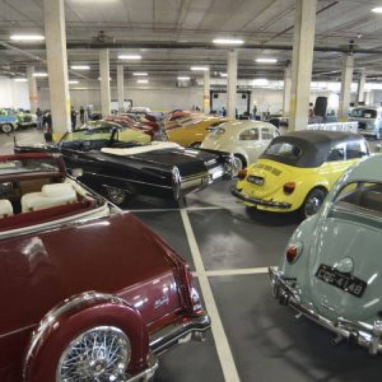 Shopping Iguatemi Explanada expõe 120 carros antigos