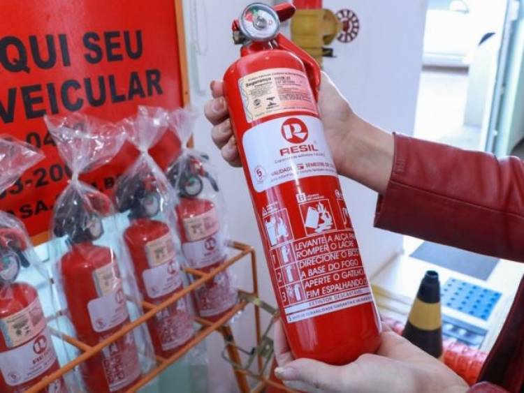 Suspensa há 4 anos, obrigatoriedade do extintor veicular divide opiniões