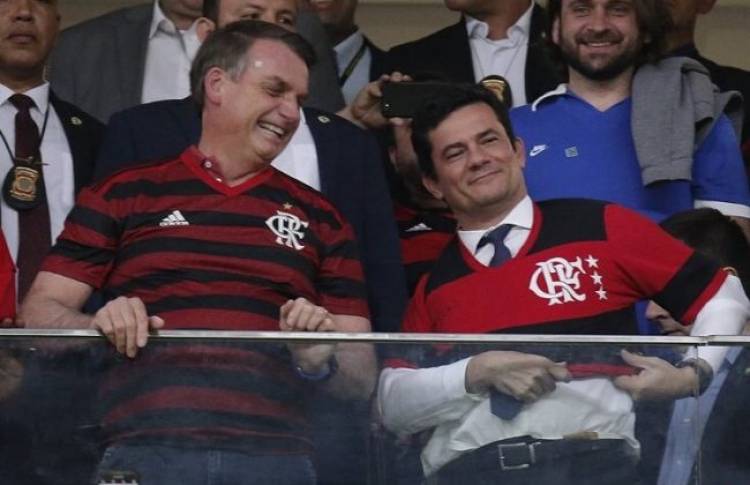 Ao lado de Bolsonaro, Moro é ovacionado por torcedores em jogo do Flamengo (12 de junho de 2019)