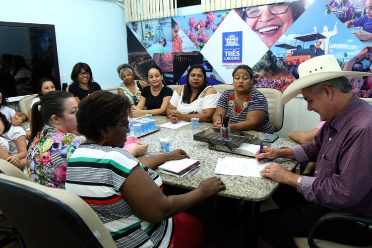 Prefeito Angelo Guerreiro recebe membros do Conselho de Alimentação Escolar de Três Lagoas