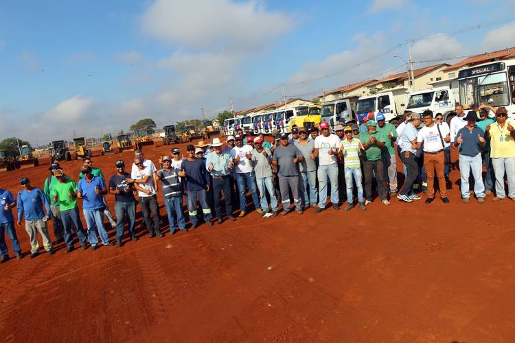 Região dos bairros Novo Oeste e Vila Verde recebe “Campanha Meu Bairro Limpo”v