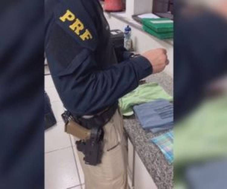 Sacoleiras são flagradas pela PRF com nova modalidade de tráfico: cocaína na roupa