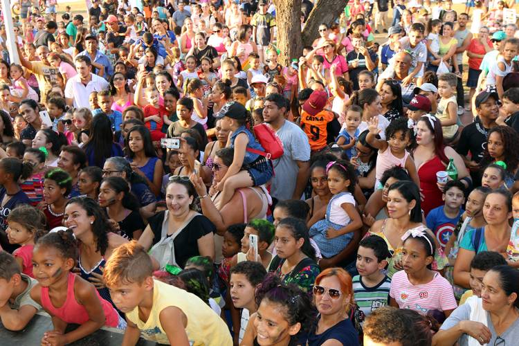 UMA LAGOA DE DIVERSÃO: comemoração do Dia das Crianças teve oficinas lúdicas, brinquedos e muita cultura