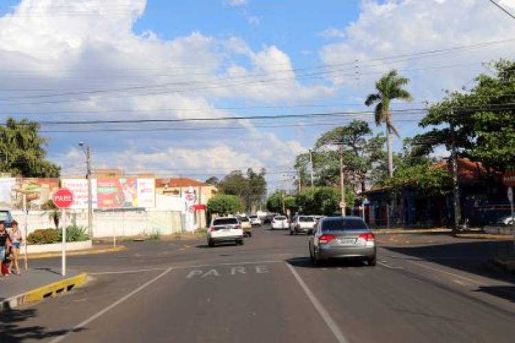 Para melhorar o trânsito em Três Lagoas, Prefeitura instala seis novos semáforos