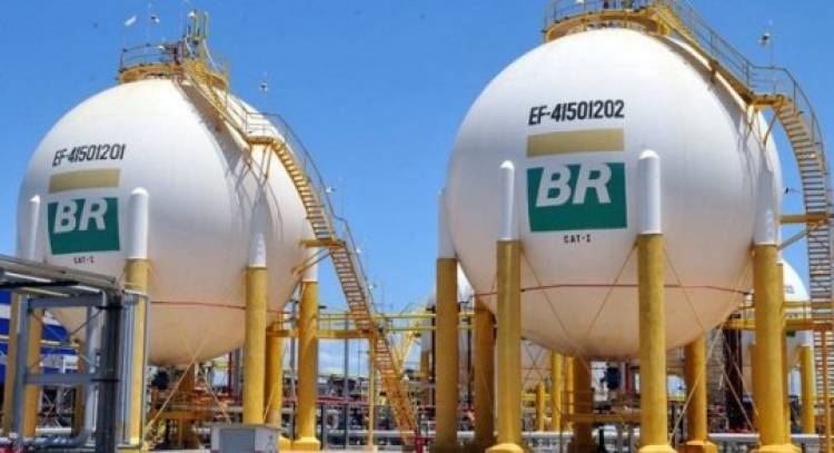 Petroleiros podem entrar em greve no sábado (26); federação dos trabalhadores já comunicou Petrobras