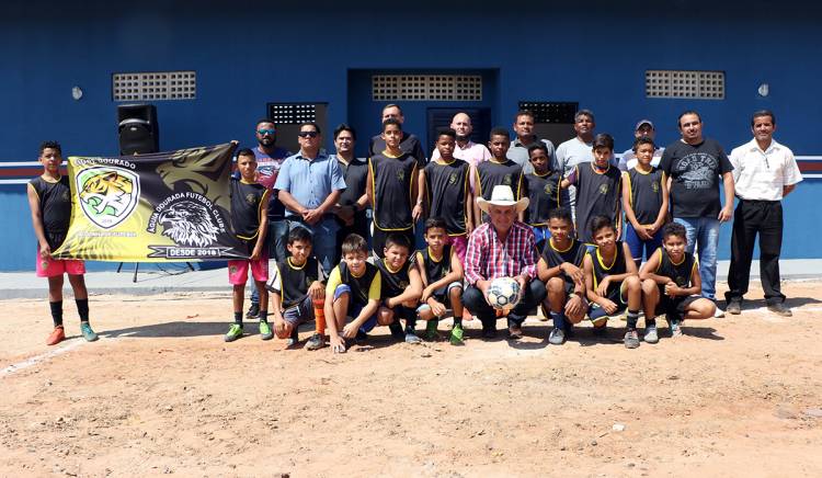 Moradores do Bairro Alto da Boa Vista ganham campo de futebol totalmente readequado