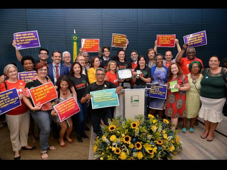 RECONHECIMENTO Fórum Nacional Popular da Educação (FNPE) recebe o Prêmio Darcy Ribeiro de Educação 2019