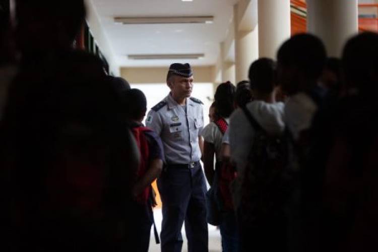 DF: alunos de escolas militarizadas terão de prestar continência