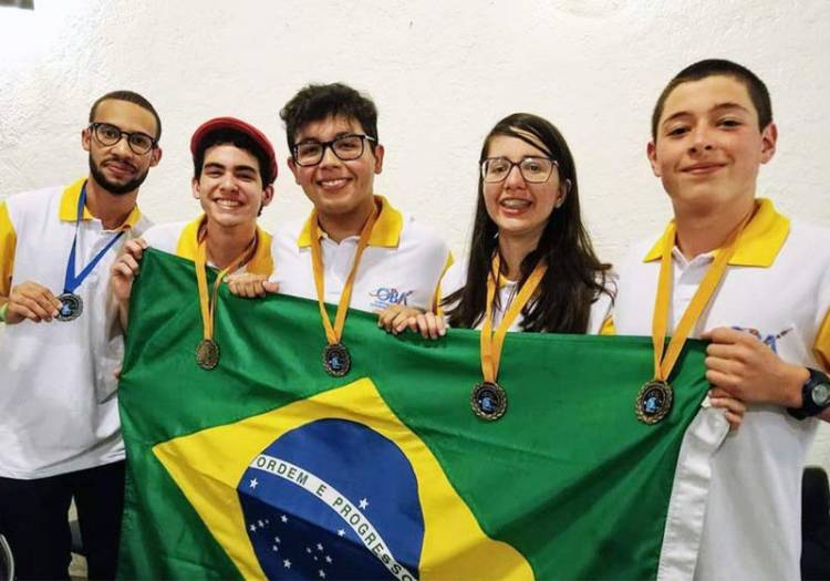 Brasileiros faturam ouro em olimpíada de astronomia e astronáutica