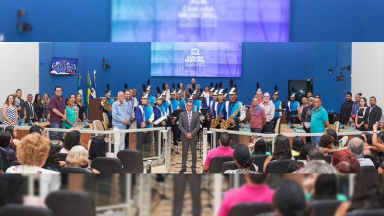 Em solenidade lotada e emocionante, Câmara homenageia a Banda Cristo Redentor