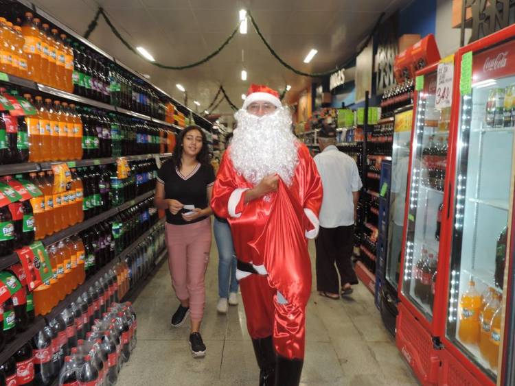 Alunos do curso de Catequese da Paróquia Santa Luzia realizam campanha de arrecadação de alimentos 