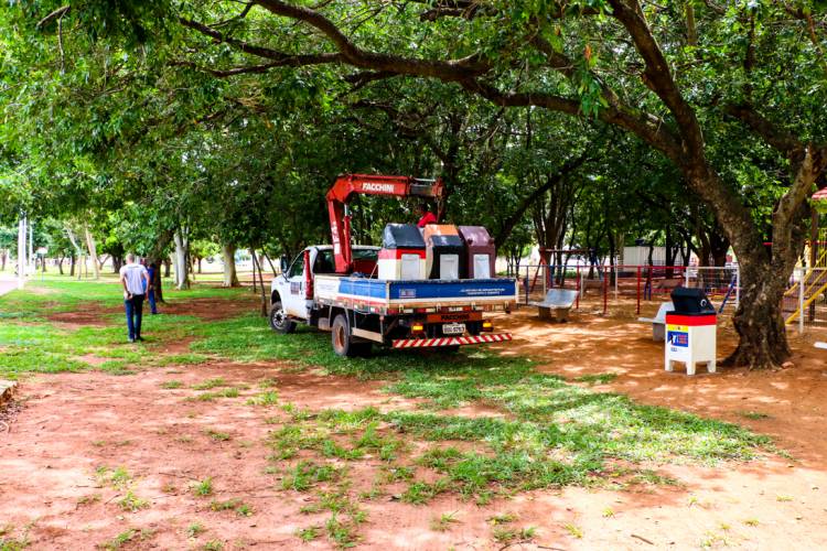 Lixeiras temáticas já estão sendo instaladas na Circular da Lagoa Maior