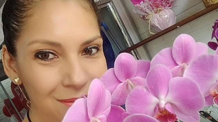 Florista é morta por ex em frente ao trabalho; ele tentou suicídio.