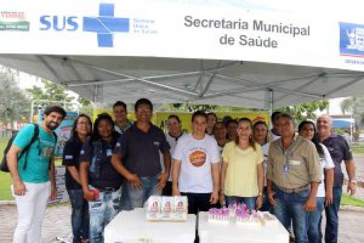 De caminhada para carreata, equipes da Saúde mantém conscientização contra a Dengue debaixo de chuva