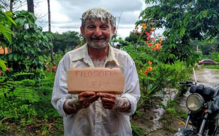 Idoso de 65 anos é aprovado no vestibular após aposentadoria e cursinho comunitário