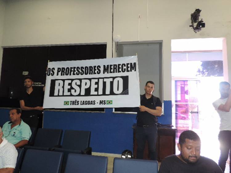 Professores ocupam plenário da Câmara Municipal de Três Lagoas e cobram lesura no Processo Seletivo para ministrar aulas na REME em 2020 