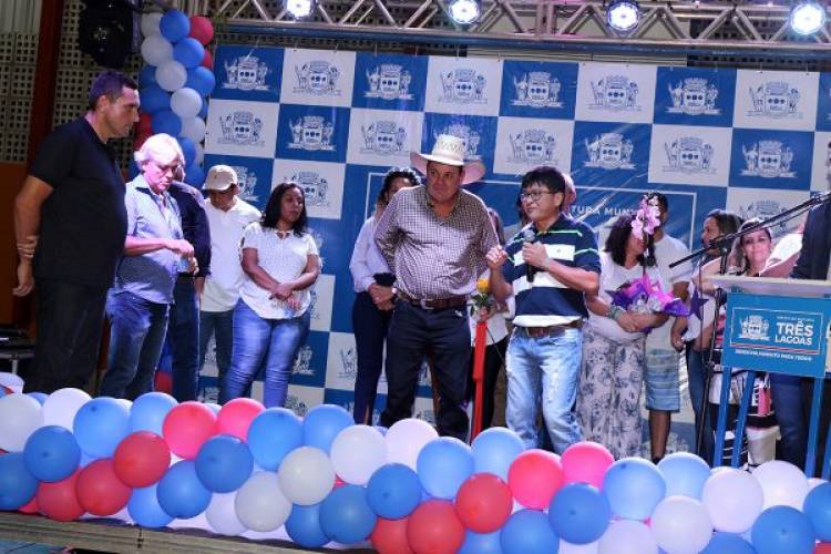 Emoção marcou a inauguração da Escola Municipal “Professora Elaine de Sá Costa”