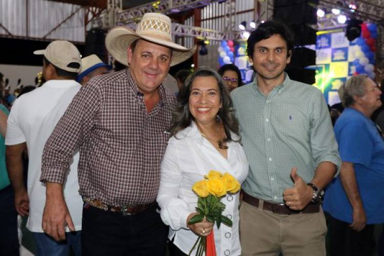 Emoção marcou a inauguração da Escola Municipal “Professora Elaine de Sá Costa”