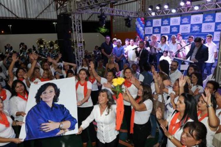 Emoção marcou a inauguração da Escola Municipal “Professora Elaine de Sá Costa”