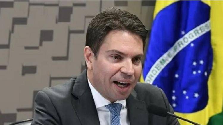 Bolsonaro nomeia André Mendonça para a Justiça e Ramagem, amigo da família, para a Polícia Federal
