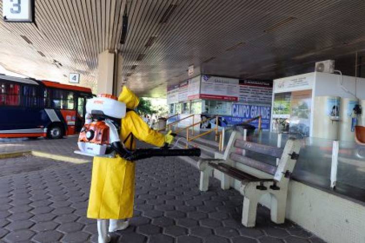 COVID-19 – Prefeitura realiza sanitização com o uso de bombas costais mecanizadas