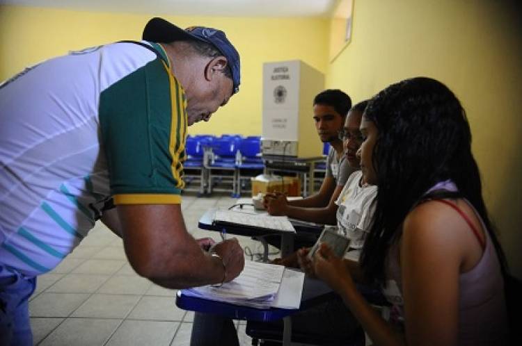 Congresso estuda adiar 1º turno da eleição para 15 de novembro ou 6 de dezembro