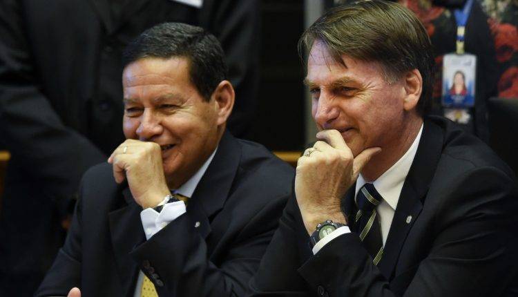 TSE arquiva ação contra chapa Bolsonaro-Mourão sobre campanha antecipada em 2018