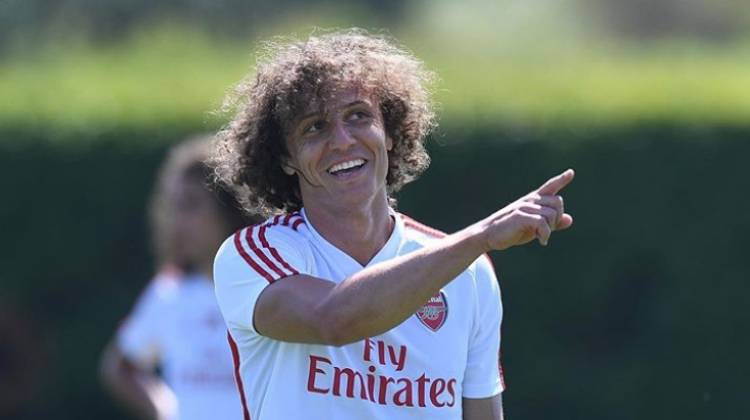 David Luiz renova contrato com o Arsenal para a próxima temporada europeia